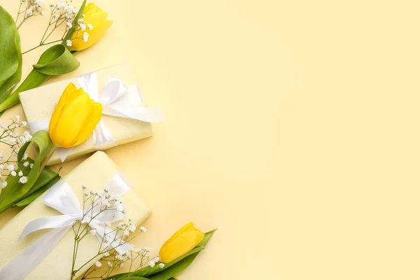 Gratulationskort För Internationella Kvinnodagen Firande Med Presentaskar Och Blommor Färg — Stockfoto