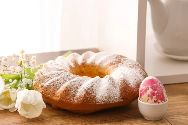 Leckerer Osterkuchen Blumen Und Auf Dem Tisch — Stockfoto