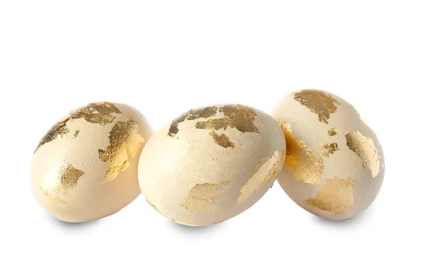 Пасхальные Яйца Украшены Золотой Фольгой Белом Фоне — стоковое фото