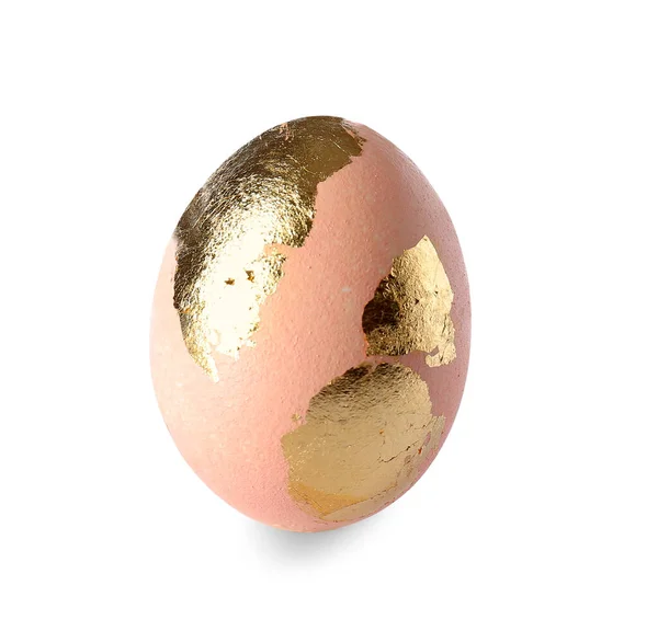 Huevo Pascua Decorado Con Papel Oro Sobre Fondo Blanco — Foto de Stock