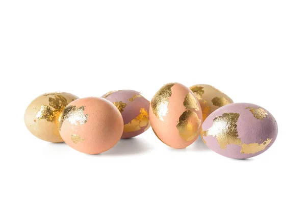 Huevos Pascua Decorados Con Lámina Oro Sobre Fondo Blanco —  Fotos de Stock