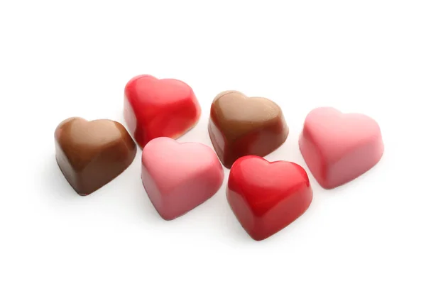 Deliciosos Caramelos Chocolate Forma Corazones Aislados Sobre Fondo Blanco — Foto de Stock