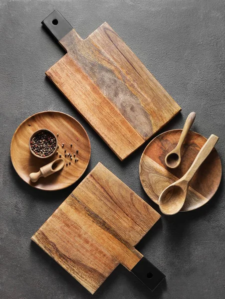 Wooden Cutting Boards Plates Spoons Black Background — Stock Photo, Image