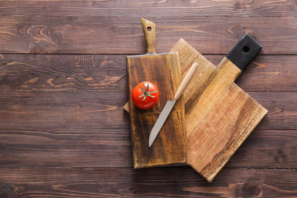 Cutting Boards Knife Tomato Wooden Background — Stock Photo, Image
