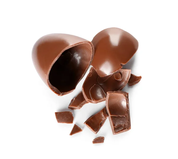 Broken Chocolate Easter Egg Isolated White Background — Stock Photo, Image
