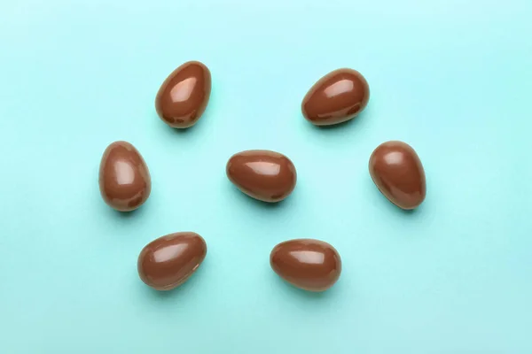 Chocolade Paaseieren Turquoise Achtergrond — Stockfoto
