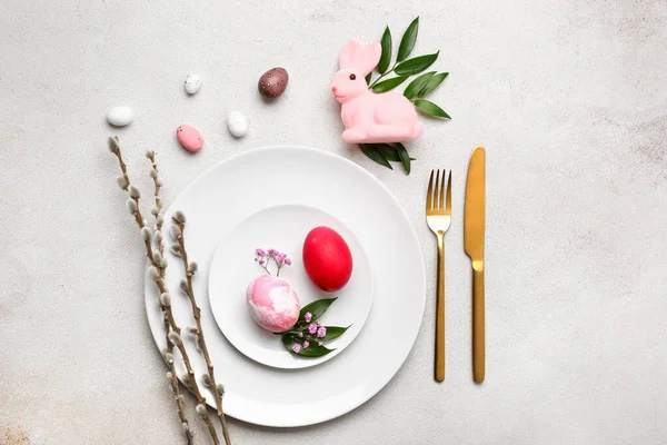 Stilvolle Tischdekoration Für Die Osterfeier Auf Hellem Hintergrund — Stockfoto