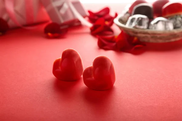 Tasty Heart Shaped Candies Valentine Day Celebration Red Background Closeup — Stock Photo, Image