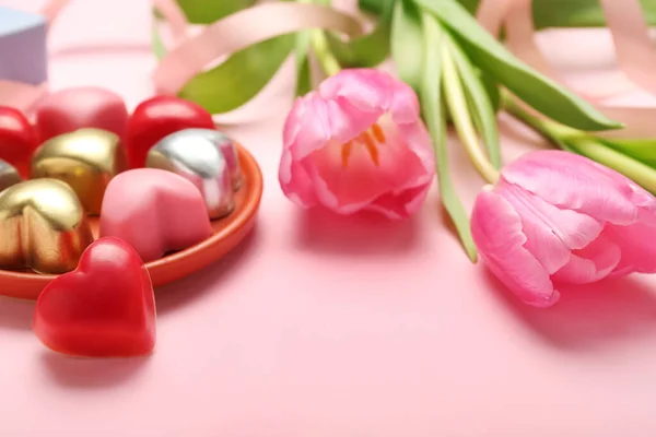 분홍색 배경으로 발렌타인 축하를 맛있는 모양의 곁들여 클로즈업을 — 스톡 사진