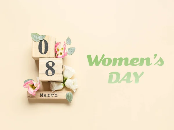 用日历和鲜花庆祝国际妇女节的漂亮贺卡 — 图库照片