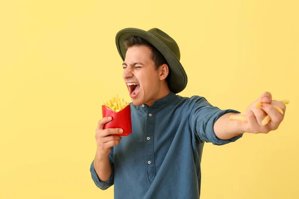 Joven Emocional Con Papas Fritas Sobre Fondo Amarillo —  Fotos de Stock