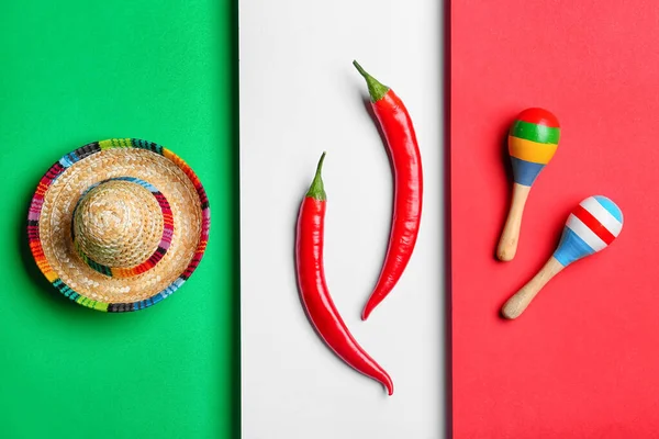 Mexican Sombrero Maracas Hot Chili Peppers Mexican Flag Background — Stock Photo, Image