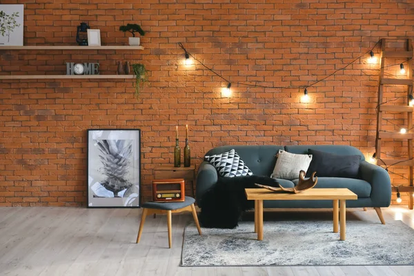 Stilvolles Interieur Des Wohnzimmers Mit Grauem Sofa Retro Radio Und — Stockfoto