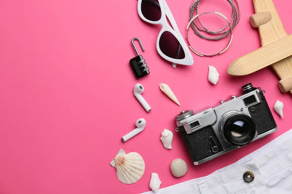 Composition Photo Camera Earphones Female Accessories Seashells Color Background — Stock Photo, Image