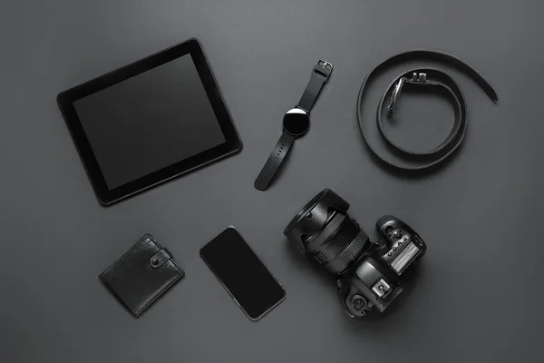 Set Modern Gadgets Belt Wallet Dark Background — Stock Photo, Image