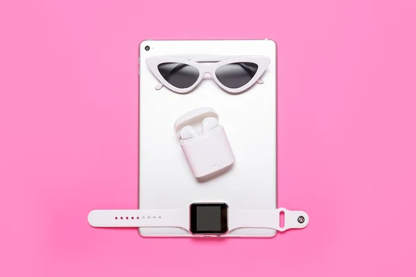 Tablet Computer Smart Watch Earphones Sunglasses Pink Background — Stock Photo, Image