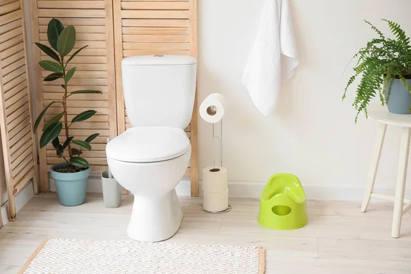 Interior Modern Restroom Toilet Bowl Holder Paper Rolls Green Potty — Stock Photo, Image