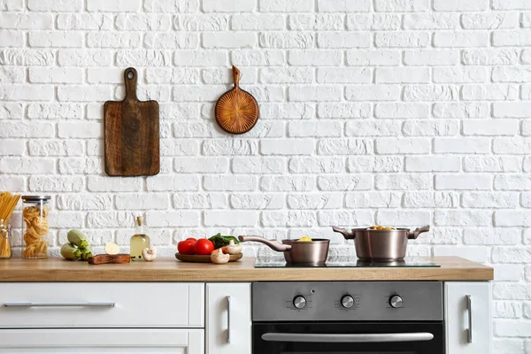 Kitchen Utensils Vegetables Wooden Table White Brick Wall — Stock Photo, Image