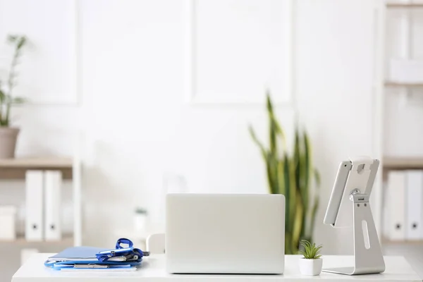 Modern Doctor Workplace Laptop Tablet Computer Medical Office — Stock Photo, Image