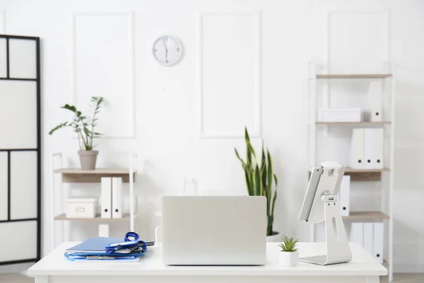 Modern Doctor Workplace Laptop Tablet Computer Medical Office — Stock Photo, Image