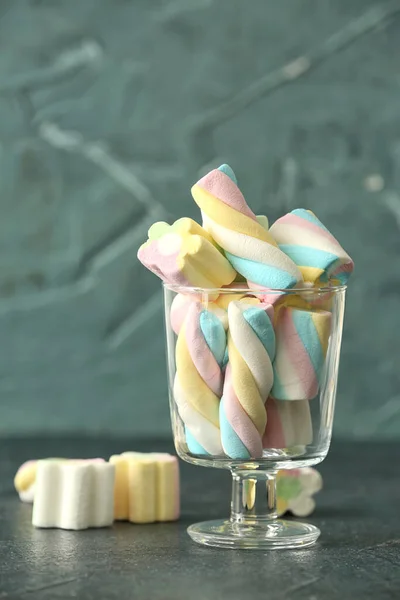 Glass Tasty Marshmallows Color Background — Stock Photo, Image