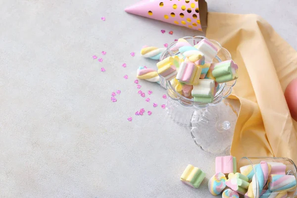 Composition Tasty Marshmallows Party Hat Confetti Light Background — Stock Photo, Image