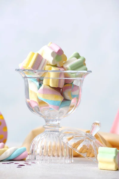 Glass Bowl Tasty Marshmallows Light Background — Stock Photo, Image