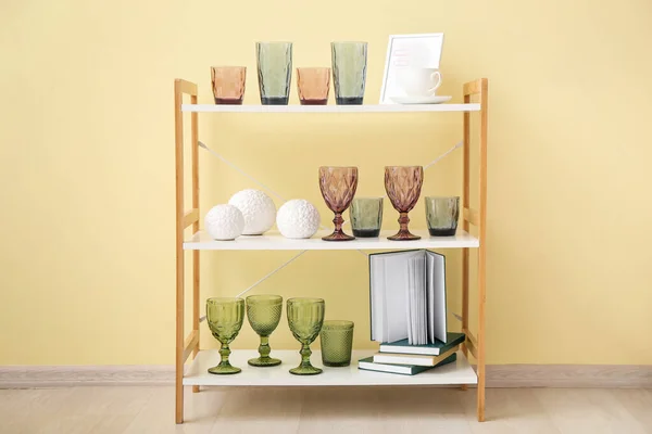 Different Glasses Decor Books Shelf Unit Color Wall — Stock Photo, Image