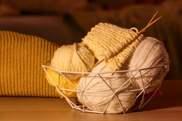 Basket Knitting Yarn Needles Table — Stock Photo, Image