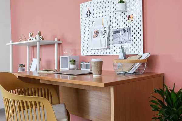 Modern Workplace Peg Board Interior Room — Stock Photo, Image