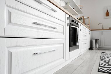 Modern mutfak içlerindeki çekmeceler