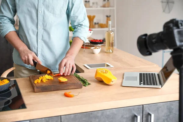Young Man Cutting Squash While Recording Video Tutorial Kitchen — Stock Photo, Image