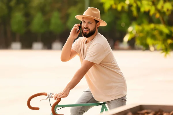 Handsome Bearded Man Talking Mobile Phone While Riding Bicycle City — Stock Photo, Image
