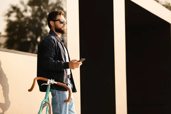 Stylish Bearded Man Bicycle Using Mobile Phone City — Stock Photo, Image