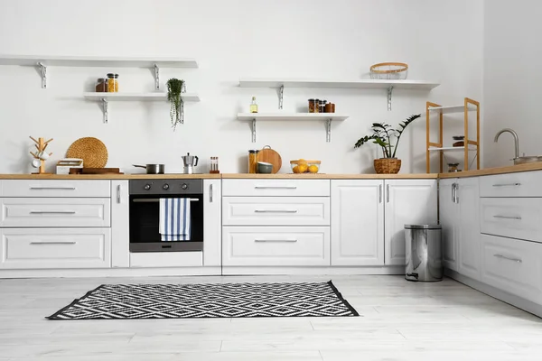 Interior Cozinha Elegante Com Balcões Modernos — Fotografia de Stock