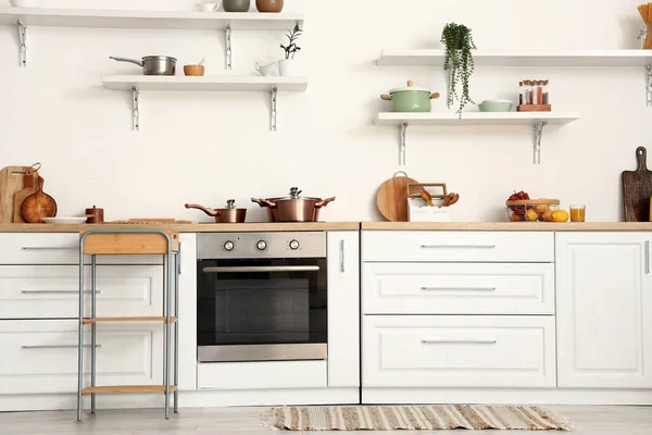 Witte Toonbanken Moderne Oven Keuken Interieur — Stockfoto