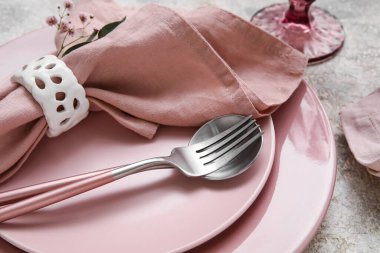 Hafif grunge arkaplan üzerinde şık tablo ayarları