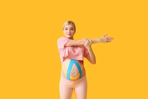 Pregnant Woman Applied Kinesio Tape Training Color Background — Stock Photo, Image