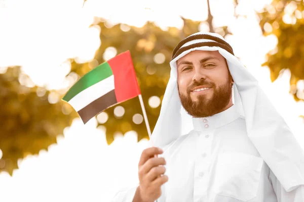 Przystojny Muzułmanin Flagą Zea Zewnątrz — Zdjęcie stockowe