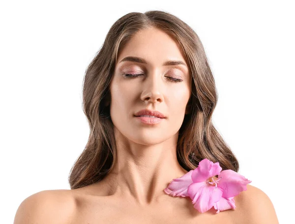 Vacker Kvinna Med Slutna Ögon Och Gladiolus Blomma Vit Bakgrund — Stockfoto