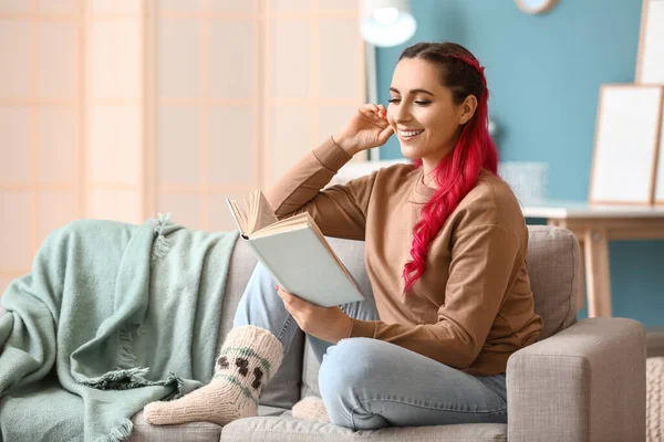 Beautiful Woman Reading Book Sofa Home — Stock Photo, Image