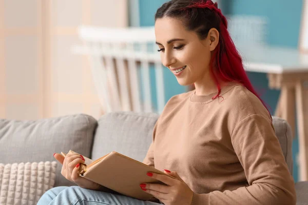 Beautiful Woman Reading Book Sofa Home — Stock Photo, Image