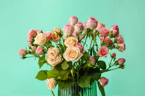 Stylish Vase Bouquet Beautiful Small Roses Green Background Closeup — Stock Photo, Image