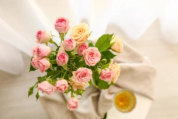 Vase Roses Light Room — Stock Photo, Image