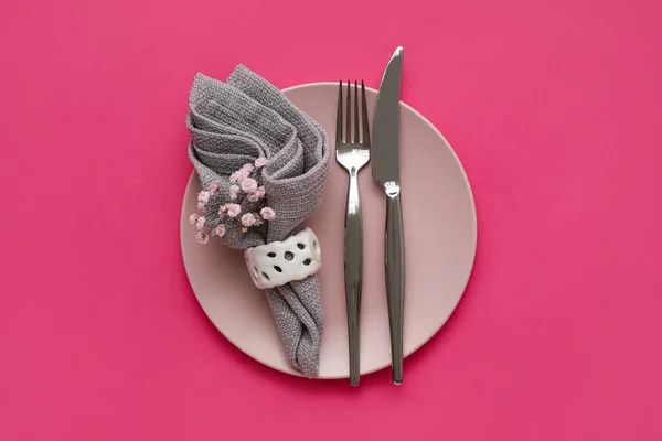 Stílusos Asztal Beállítás Rózsaszín Háttér — Stock Fotó