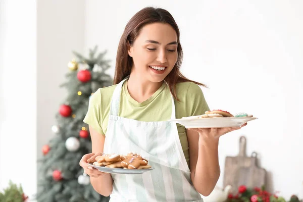 Beautiful Housewife Holding Plates Gingerbread Cookies Kitchen — Stock Photo, Image