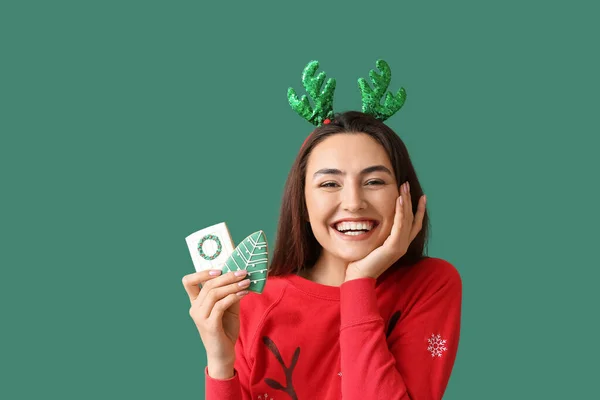Happy Young Woman Gingerbread Cookies Green Background — Stock Fotó