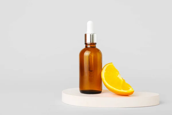 Bottle Essential Oil Fresh Orange Light Background — Stock Photo, Image