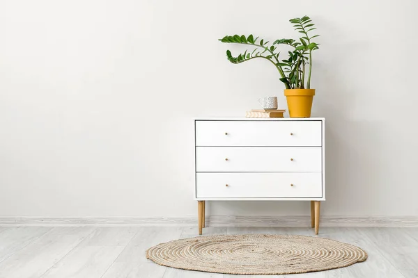 Interior Room Chest Drawers Stylish Wicker Carpet — Stock Photo, Image