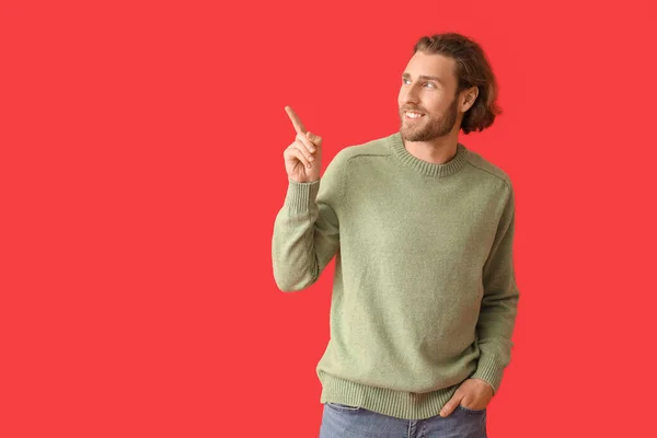 Handsome Young Man Knitted Sweater Pointing Something Color Background — Stock Photo, Image